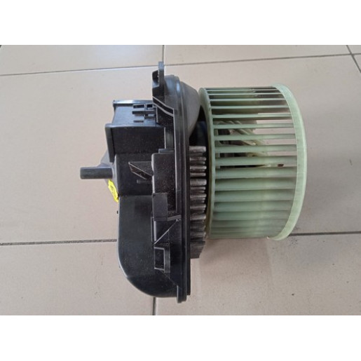 Моторчик печки с кондиционером (3 выхода) Fiat Scudo 2004-2006 9041220837
